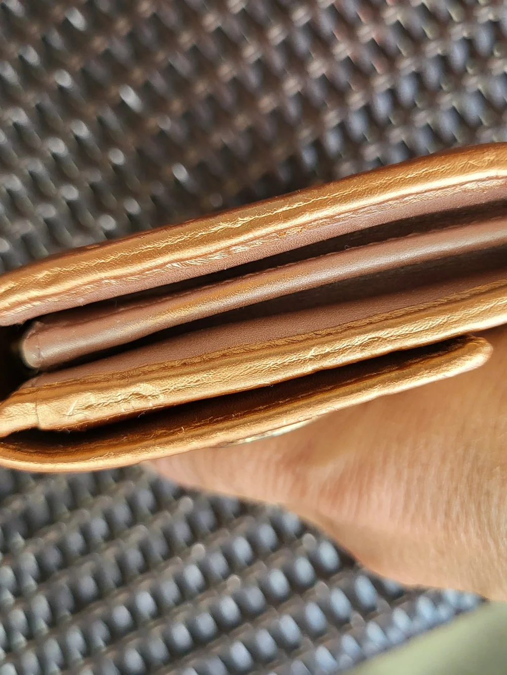 Gucci Metallic Gold GG Logo Women's Wallet - Picture 12 of 13